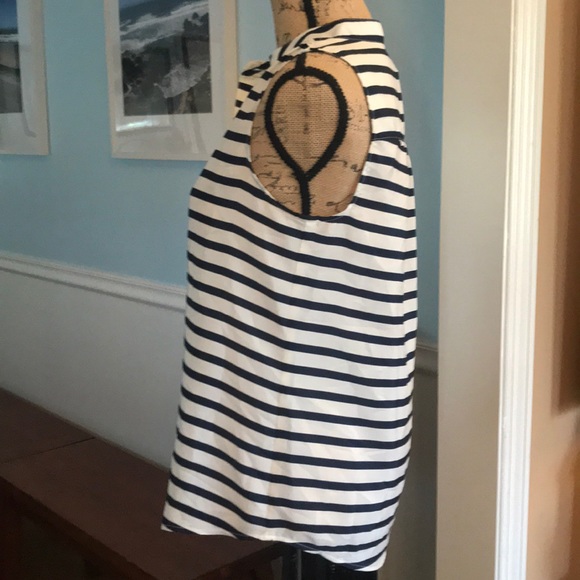 Navy striped J.Crew size 6 sleeveless blouse♥️ - Picture 4 of 5